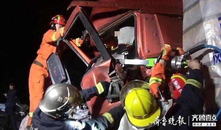 外机■吹落空调外机、路滑致追尾……山东多地狂风暴雨，消防员紧急排险