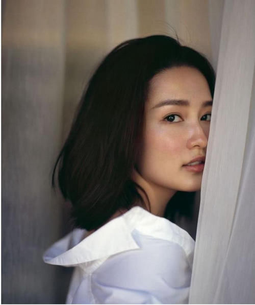 换个发型妆容就美出天际了，新出的晒伤妆你试吗？李沁疑似整容？