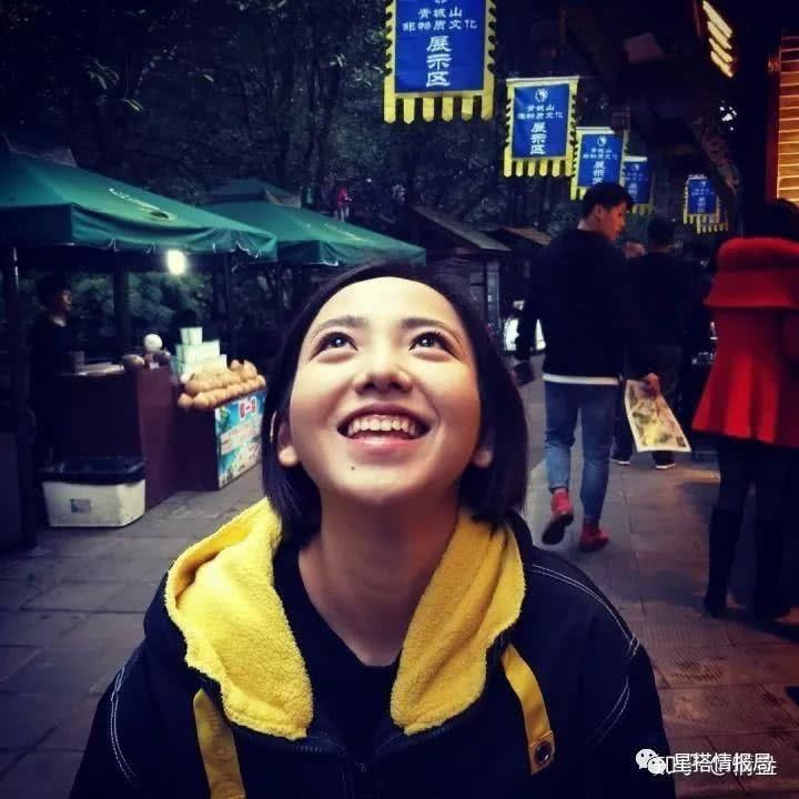 有没有化妆和素颜差别很大的，朋友没有认出来的故事?