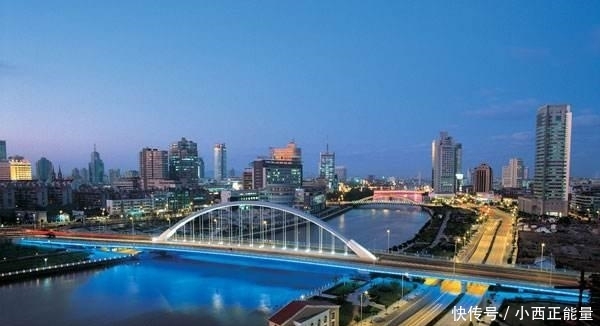  跨越：中国最霸气的高铁，连接两大强省，其中一段跨越大海