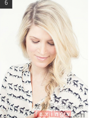 轻松教你扎出气质鱼骨辫 松散慵懒更显女神气质