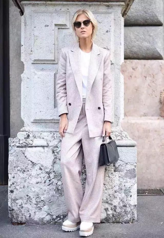 鞋子穿不对，阔腿裤再美也白费!