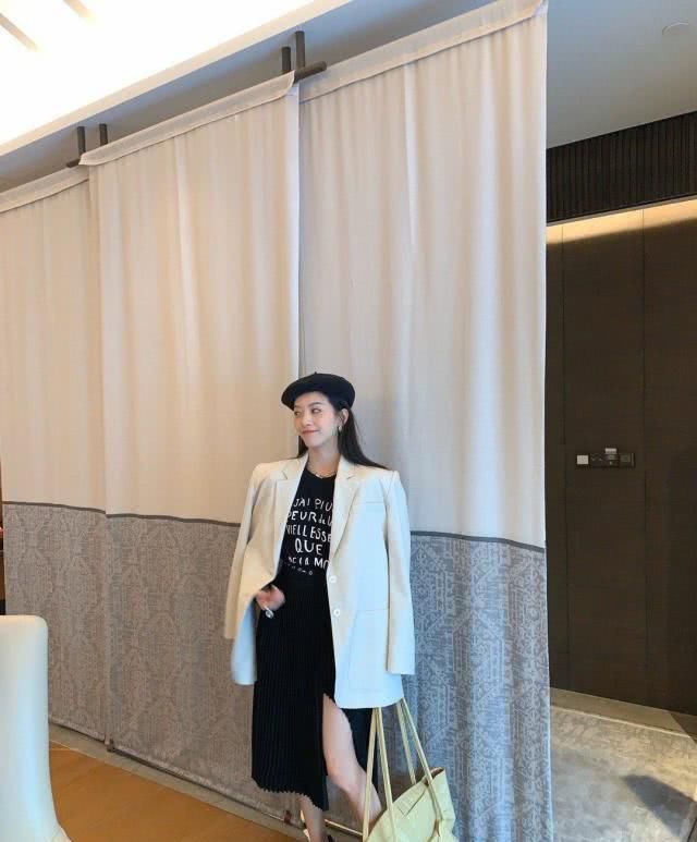  『西装外套』有一种穿搭叫简约＋甜美，既显气质又显贵气，减龄百搭还有高级感