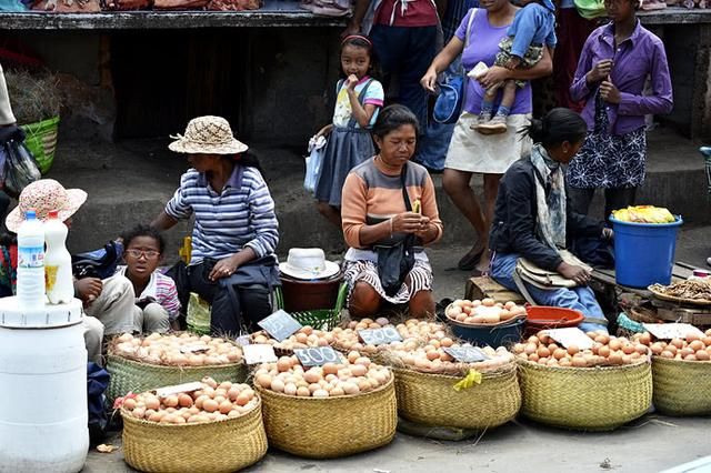 农民注意：路边上看到这几样东西，能看不要买，很多农民都吃了亏