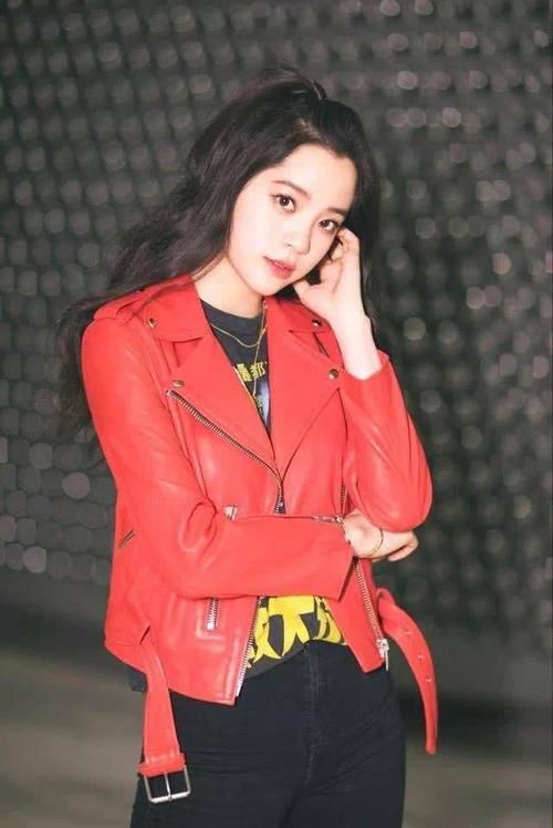  扎苹果头@“丸子头”已失宠！现在流行男女通吃的“苹果头”，减龄显脸小