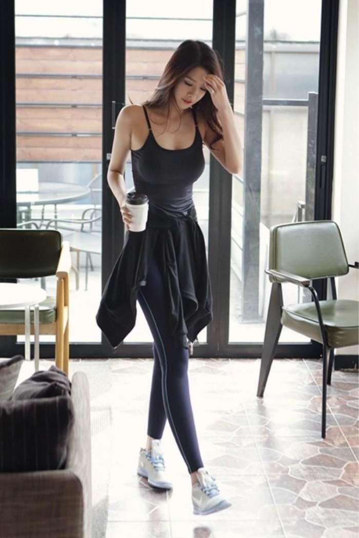 穿运动装紧身裤的美女，别有一番魅力在其中！