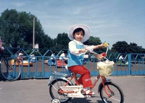 爷爷奶奶、爸爸妈妈小时候都穿什么过六一