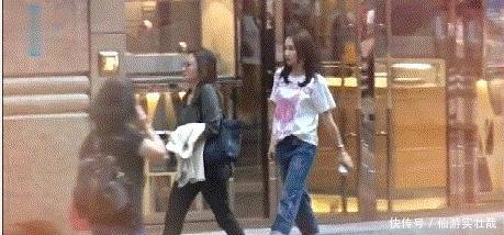 街拍偶遇46岁的黎姿，逆生长状态满分，港媒狂赞：比以前更美了！