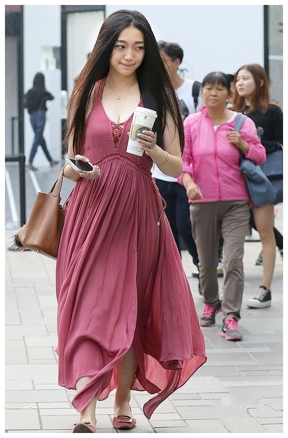 街拍：图2亭亭玉立，图4身材有型，图6娇俏魅力