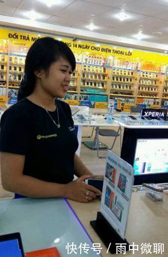 越南美女上班族素颜工作，看完想娶回家，下班后却差点认不出！