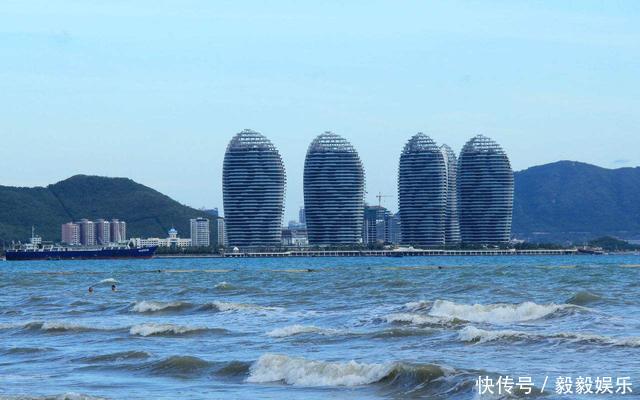 我国最适合“避寒”的城市，人均工资不到两千，看到车牌后笑了