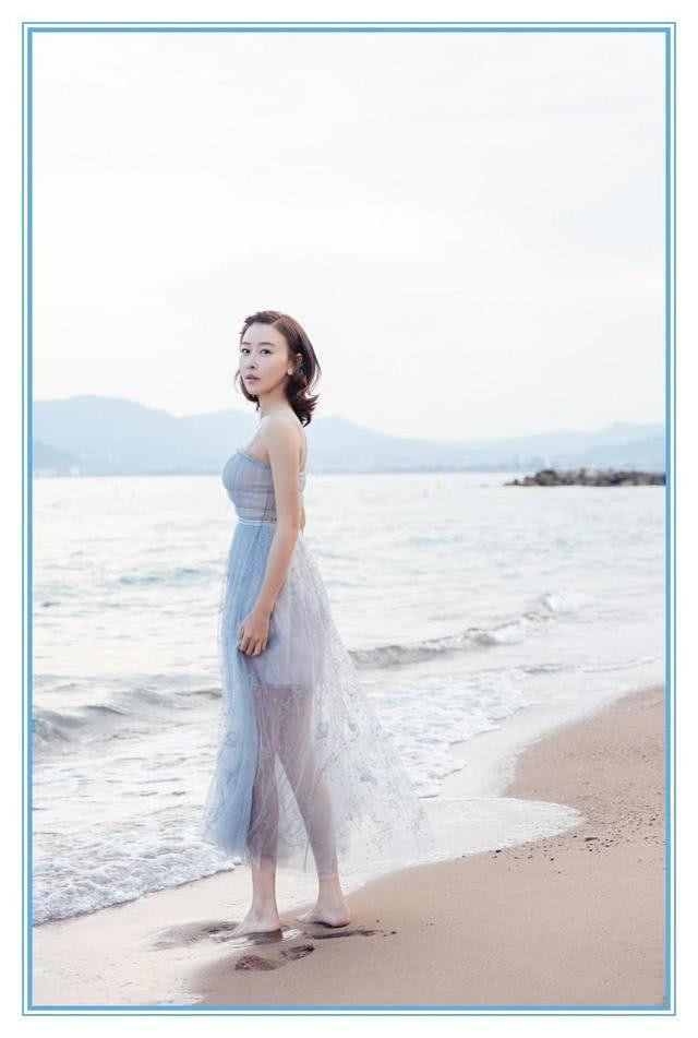 当毛俊杰和张慧雯同穿蓝纱吊带裙,终于知道已婚和单身的差距了!