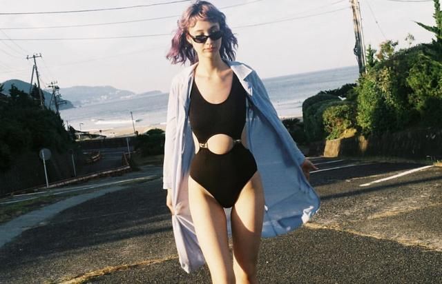 水原希子穿泳装很撩人！Official Kiko泳衣系列现已上架！