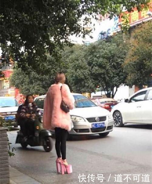 妹子，咱穿高跟鞋不是比高的，如此高的高跟鞋，走路都是个问题呀