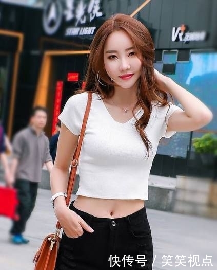 「 搭配牛仔裤」配高跟鞋显得很精致,更加凸显迷人身姿!,牛仔裤美女