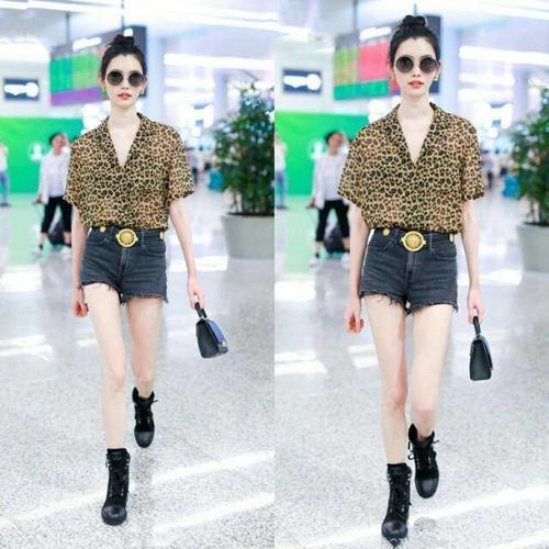 奚梦瑶身穿霸气豹纹衫，性感爆表！和李圣经，泰妍撞衫也丝毫不输