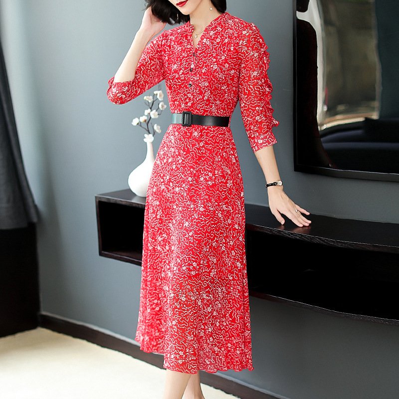 又发现一种高贵连衣裙，比T恤大气，比蕾丝更有面，气场十足