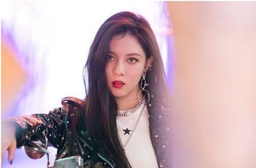  【黑茶色直发】头发多瘦长脸女生，离子烫直发很淑女，染点色更灵动