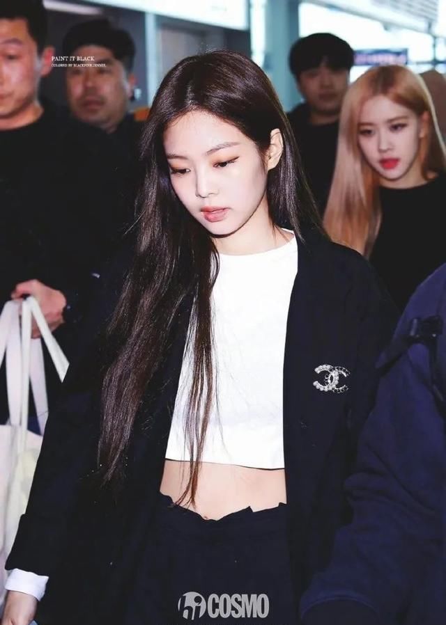  时髦■时髦办｜Jennie的珍珠项链那么多，还硬要和妈妈抢着戴这一条？