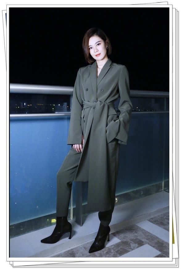 郁可唯放飞自我!穿阔腿裤配人字拖，网友:这腿真不像168的身高