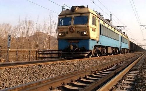  「不锈钢」为什么火车铁轨采用会生锈的钢铁，不采用不锈钢？很