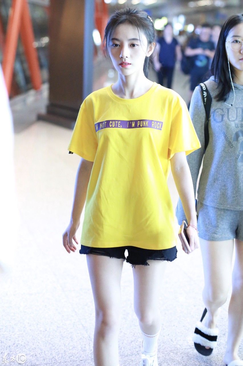 来感受一下4000年难得一遇的美女--鞠伟婧