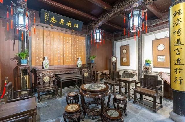 江南豪宅：一块玻璃一两黄金，一套家具4亿！