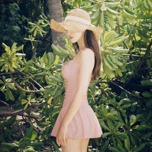 炎炎夏日！甜美的小姐姐身穿泳衣！展现完美身材！