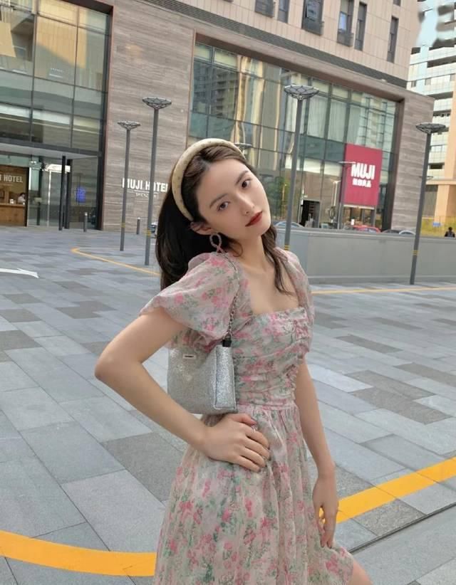 #看起来#出门野餐,怎么可以少了碎花裙?
