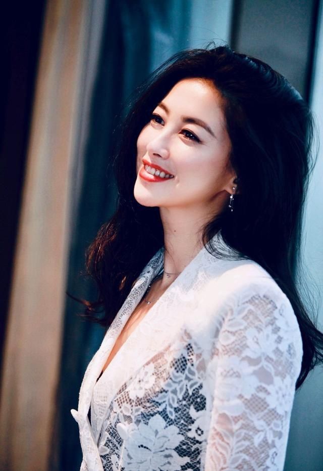 精英律师靳东感情线