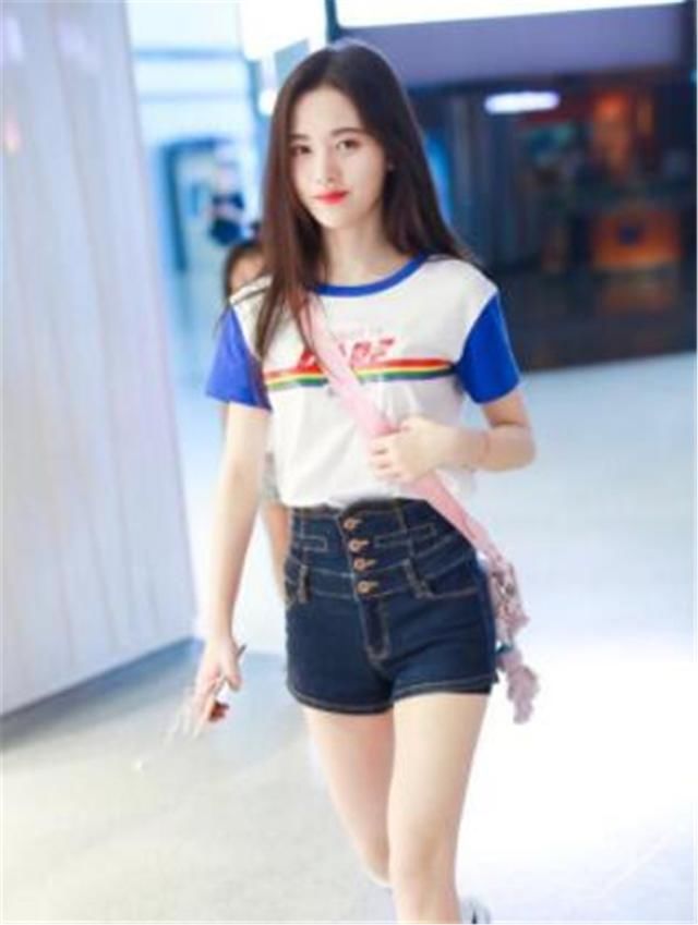 鞠婧祎终于好好穿裤子了，76斤穿出86斤的匀称，早该这样穿了！