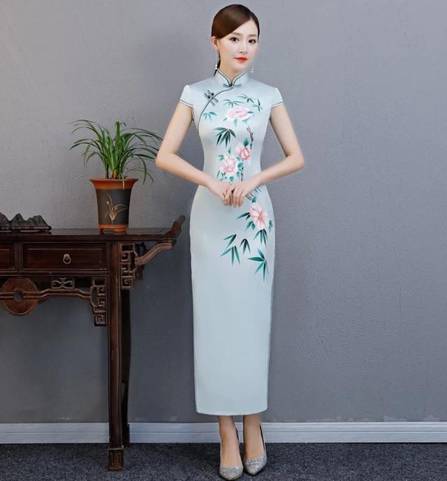 烫钻改良长旗袍，让你美出自己的风格！