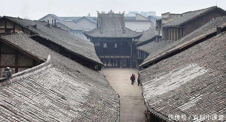 中国唯一的似船形的古镇，当地人生活非常悠闲，住宿一晚只需10元