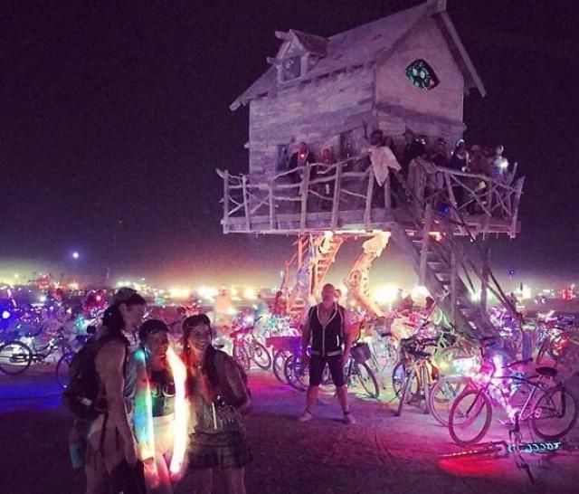 每年的这个时候，美国有一片沙漠就会变成世界上最离奇的地方