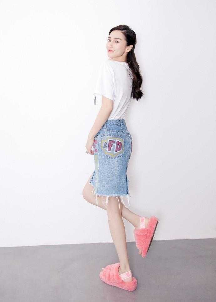 杨颖真只有1米68?穿高腰裙搭T恤秀美腿，网友:这腿比P过的还美