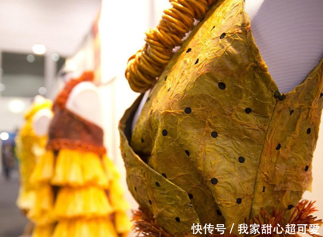 成千上万个避孕套做成裙子，却没有人敢穿，怕被尾随！