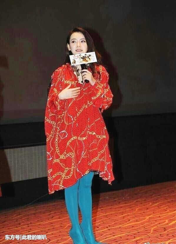 时尚界的迷之画风，戚薇丝袜穿在高跟鞋外面，张天爱玫瑰穿上身