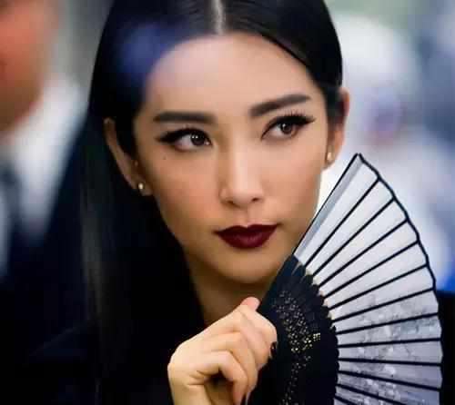 女星爱上“中毒妆”，杨幂毁形象，赵丽颖简直就是时尚灾难！