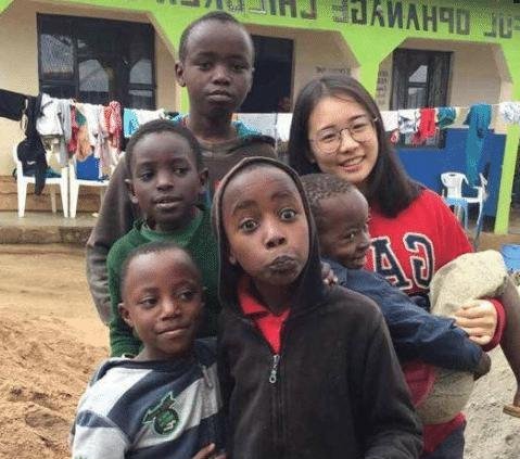 中国旧货在非洲供不应求,有一件衣服,中国学生看了忍不住发笑！