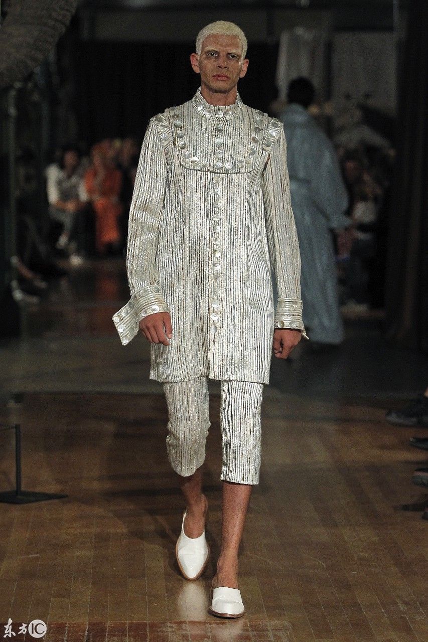 2019春夏新款速递--马德里时装周--金属色感