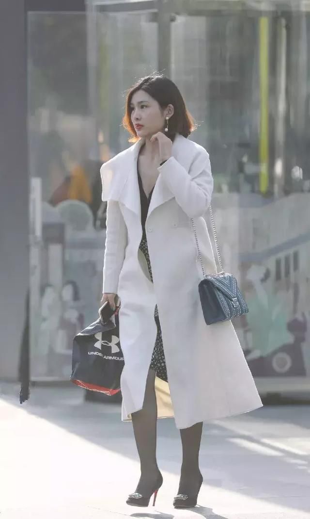 『 搭配』不妨搭配高跟鞋出街吧,想要让自己更有魅力