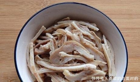  「猪肚的时」清洗猪肚时，用食用碱还是用醋厨娘教你正确做法，干净无异味