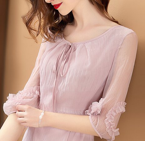 难怪老婆45岁还被叫“万人迷”，穿迷人连衣裙，拥有极品好身材