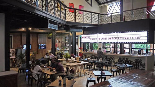 到曼谷的百年老戏院住一晚