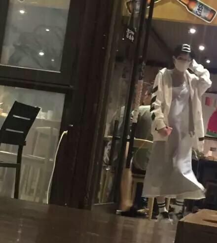 赵丽颖怀孕再添新证据！吧友：坐等被打脸！