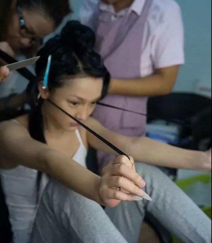 20+的你败给了51岁的周慧敏?这款一抹磨皮神器让你回到18岁。