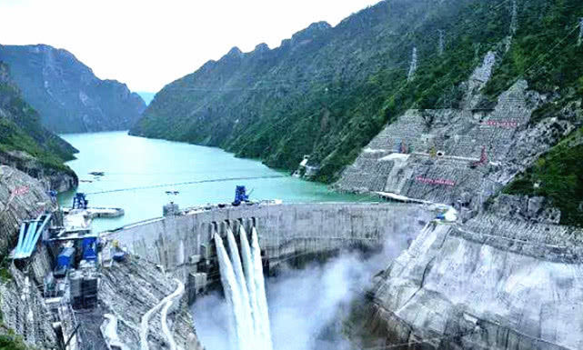 引水@中国一项“引水入疆”大工程，耗费96亿才修建完成，解决缺