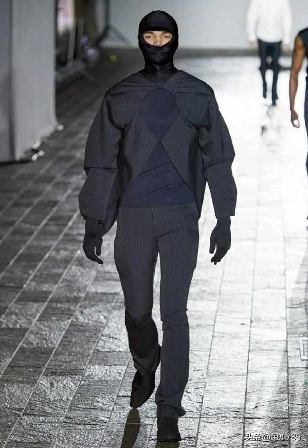  『服饰』时装秀上服饰太奇葩？为何有些设计不切实际，其实这只是一种手段