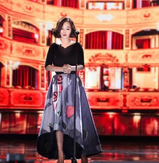 她被经纪人骗的只剩内衣,因祸得福遇见真爱,47岁气质不减当年!