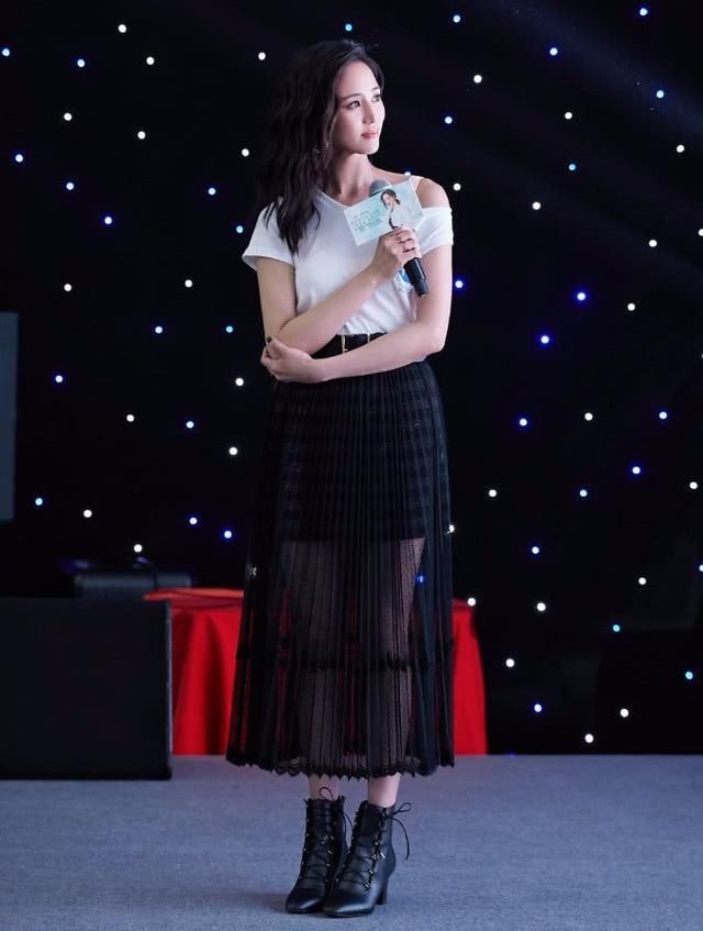 张钧甯总算穿对衣服了，走性感风的她简直秒杀柳岩！